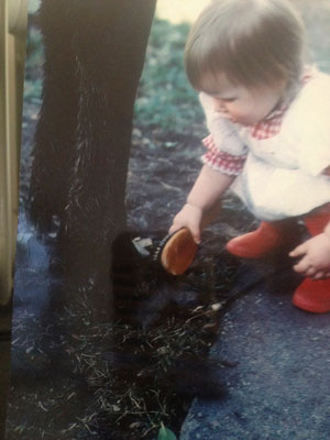 lauren-Barwick-hoof-cleaning.jpg